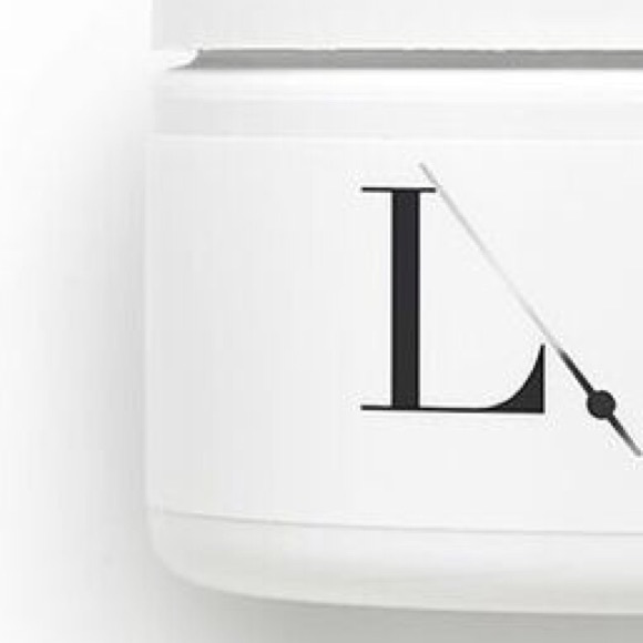 Meet your Posher, Hillary - Picture 1 of 1